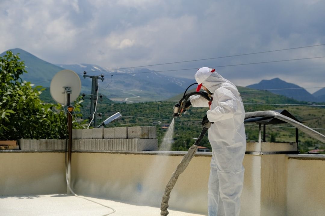 obrero aislando terraza